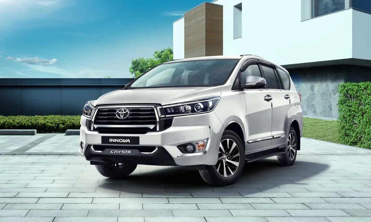 New Toyota Innova crysta car मैं आपको मिलेगा दमदार इंजन और जबरदस्त माइलेज बहुत कम कीमत में