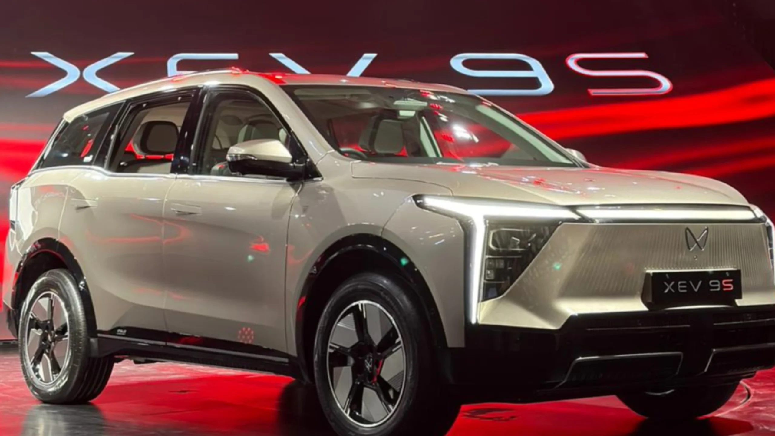 एक सिंगल चार्ज में चलेगी 678 किलोमीटर महिंद्रा की नई Mahindra XEV 9S इलेक्ट्रिक कार
