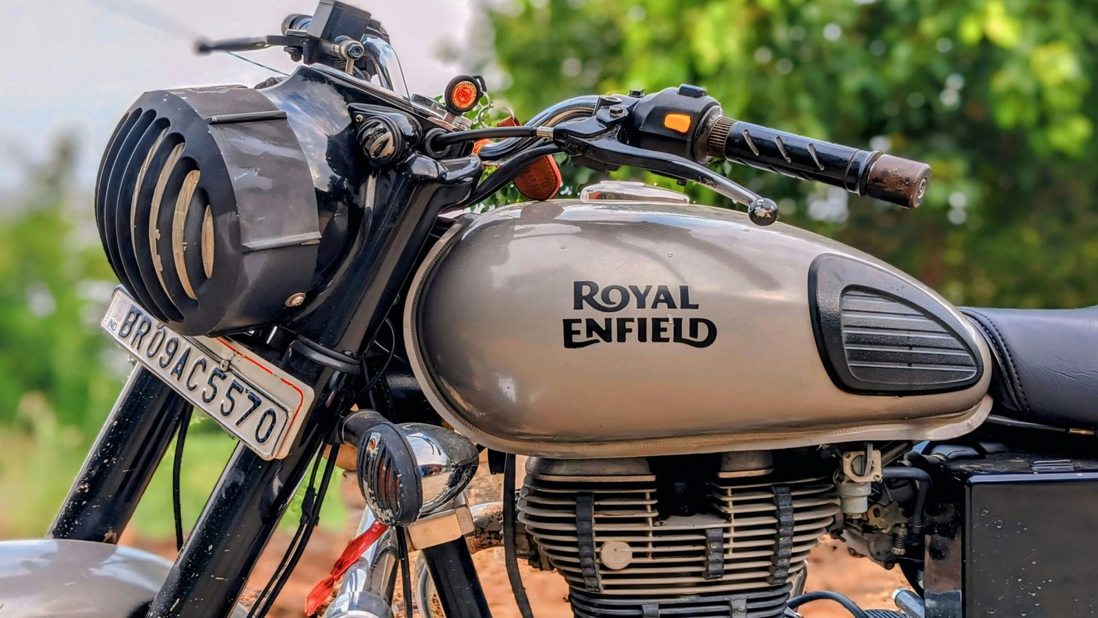 लड़कों की जान Royal Enfield Classic 350 मिलेगा आकर्षक लुक और आधुनिक टेक्नोलॉजी जाने कीमत 